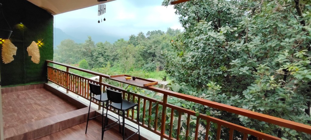 hillview-escape-1bhk-karjat-holiday-maiyaan-holiday-home-balcony